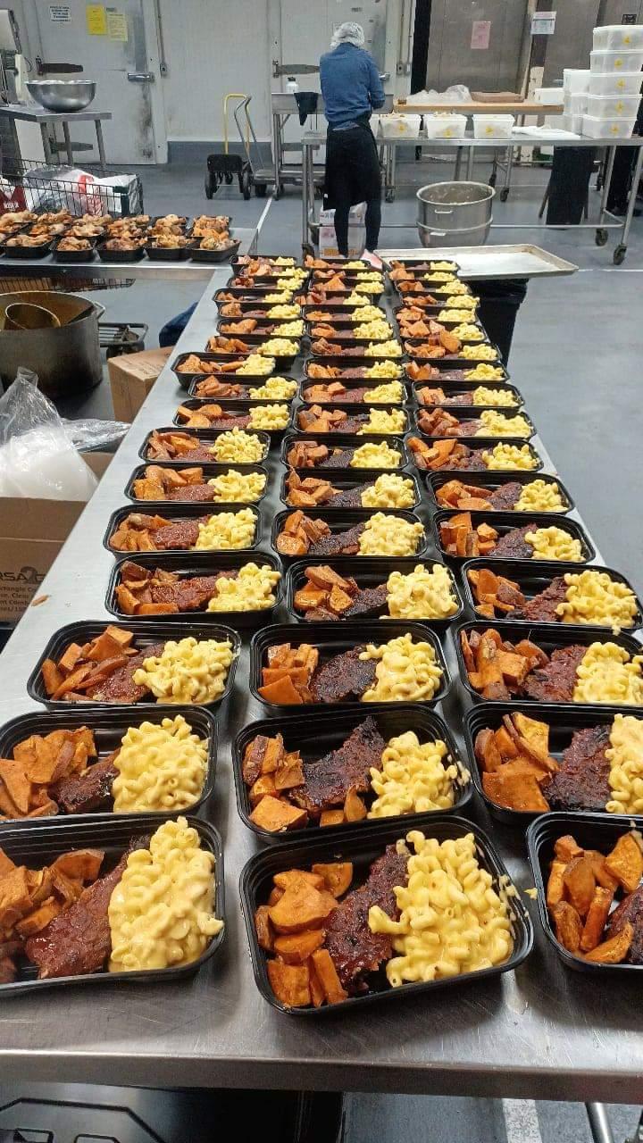 rows of meals in plastic takeout containers