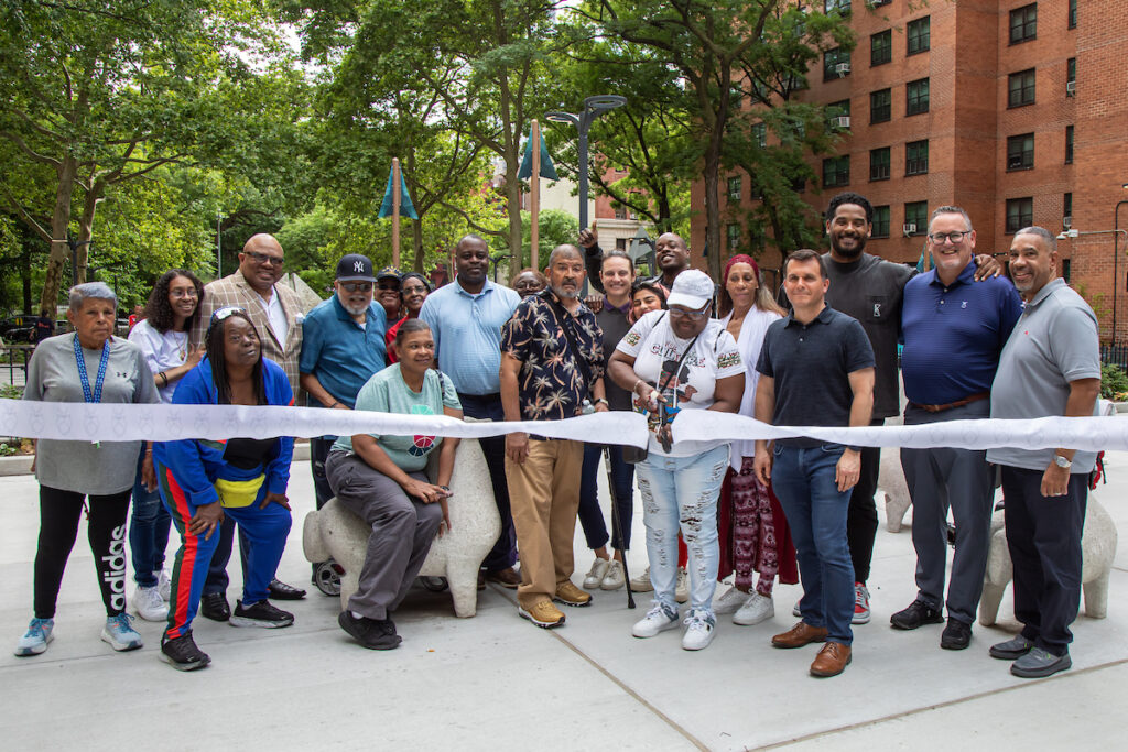 ribbon cutting at Nivola Horses