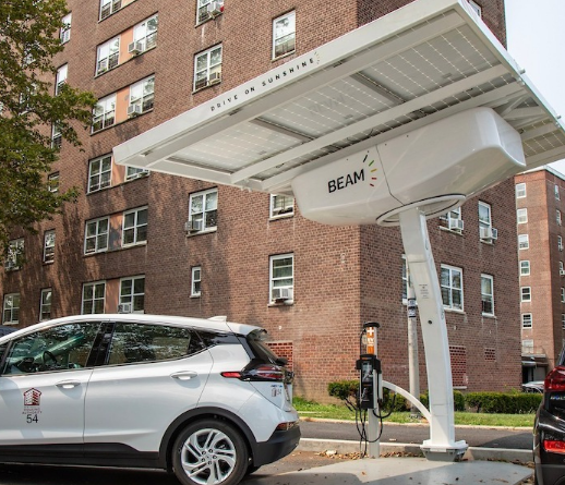 Electric vehicle charging station