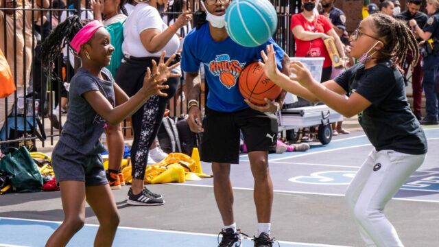 Junior Knicks drills clinic