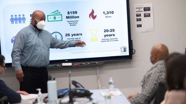 Mayor Eric Adams meets with NYCHA leadership and staff during his first visit to the Emergency Operations Center in Long Island City. (Photos courtesy of Michael Appleton/Mayoral Photography Office)